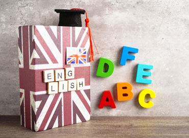 english-book-with-graduate-hat-learning-tutorial-foreigner_622428-5039